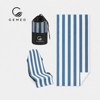 Housse de siège de voiture de luxe moderne en microfibre à séchage rapide, personnalisable, pour la course et le sport, avec capuche intégrée
