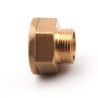 Prix usine Raccord de tuyauterie en laiton poli hexagonal, adaptateur fileté égal avec bouchon à douille, pour basse pression 10mm, usiné CNC