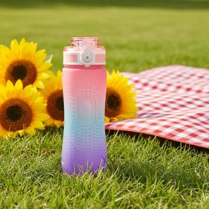 Bouteille d'eau en plastique portable pour le sport, les voyages et la salle de sport, avec logo personnalisé - Product Image 1