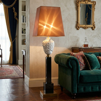 Lampe sur pied en laiton antique robuste, métal massif, style classique européen orné, base E27