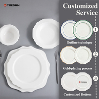 Service de vaisselle de table en porcelaine et céramique, bord doré en forme de fleur, pour restaurant, mariage, fête, banquet