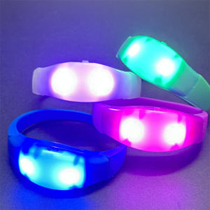 Çevre dostu NFC RGB kablosuz LED <span class=keywords><strong>DMX</strong></span> bilezikler RFID radyo uzaktan kumanda konser dekor gece promosyon parti malzemeleri için - Product Image 2