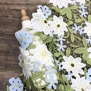 ผู้ผลิตจัดหาผ้าปักลายดอก<span class=keywords><strong>ชบา</strong></span><span class=keywords><strong>สาม</strong></span><span class=keywords><strong>สี</strong></span>แบบละลายน้ำได้สำหรับฤดูใบไม้ผลิและฤดูร้อน ผ้าปักลายฉลุสำหรับชุดแฟชั่น - Product Image 6