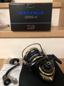 Moulinet spinning Daiwa Saltiga 20000-H, rapport de transfert 5.81, 8 roulements, pour droitier, 600g, système d'oscillation amélioré, anti-retour. - Product Image 3