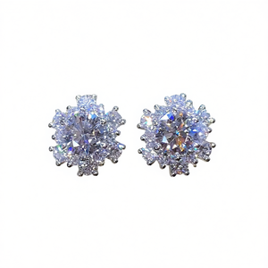 Boucles d'oreilles clous fleur en or blanc, argent 925, cristaux et strass sertis griffe, classiques pour femme, usage quotidien - Product Image 1