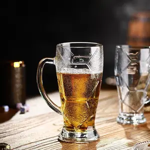 Jual panas mug kaca bir sepak bola dengan pegangan untuk minum semua jenis bir untuk bar pub pesta