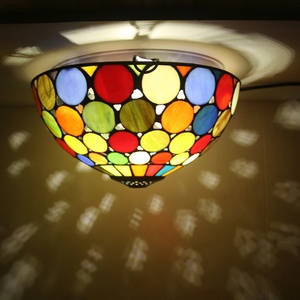 Lámpara de Techo de Estilo Tiffany con Pantalla de Vidrio de Colores de 12 Pulgadas, Marca LongHuiJing - Product Image 3