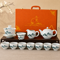 Service à thé en porcelaine chinoise Green Mountain de 13 pièces, théière Gaiwan, pichet à thé et tasses, bordure dorée, paysage peint à la main, coffret cadeau