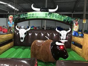 Equipo de entretenimiento personalizado de alta calidad, máquina taurina inflable para montar con Toro Rodeo y colchón inflable - Product Image 4