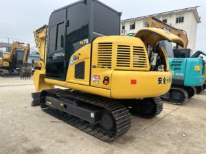 Excavatrice sur chenilles Komatsu d'occasion série PC70, excellent état, moteur Cummins, pompe hydraulique, poids opérationnel de 7 tonnes, prix avantageux - Product Image 2