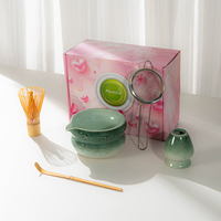 Ensemble cadeau de poudre de matcha personnalisée en gros avec emballage et accessoires, fouet en bambou, bol en céramique, kit fouet à matcha pour les outils à thé