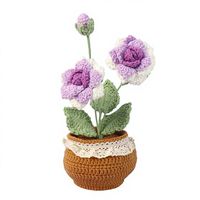 Handgemaakte katoenen gehaakte bloemen (tulpen en rozen) in potjes, decoratie voor thuis, voor Kerstmis en Pasen