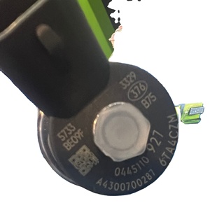 Injecteur à rampe commune pour moteur diesel 0445110927 0 445 110 927 - Product Image 1