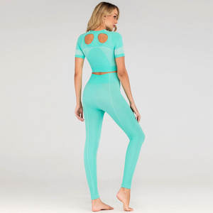 Ensemble de vêtements d'entraînement de gymnastique personnalisés pour femmes équipement de yoga respirant à séchage rapide motif solide deux pièces équipement de fitness pour la vente en ligne - Product Image 3