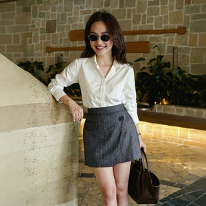 CV767 Vente en gros de jupes asymétriques rayées du Vietnam pour femmes, jupe courte de bureau à taille haute - Product Image 1