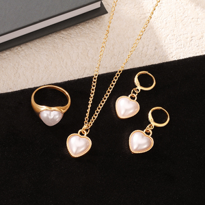 Parure de bijoux tendance 2026 : collier, boucles d'oreilles et bague en or avec pendentif cœur blanc Fritillaria – Cadeau idéal pour femme - Product Image 6