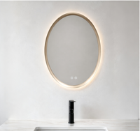 Miroir de salle de bain intelligent ovale haut de gamme avec LED et fonction anti-buée. Miroir de vanité moderne de luxe rétroéclairé avec capteur tactile et cadre doré.