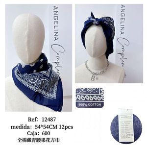 Sciarpa quadrata Angelina 54x54 cm in cotone blu navy con motivo paisley, da indossare su testa o collo - Product Image 1