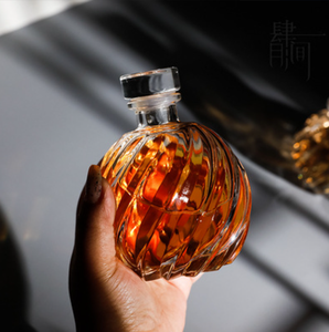 Bán Buôn Nhà Sản Xuất Độc Đáo Rượu Rỗng Trong Suốt 100Ml 250Ml Sang Trọng Và Vít Chủ Đề Hình Dạng Thủy Tinh Chai Rượu Vang - Product Image 4