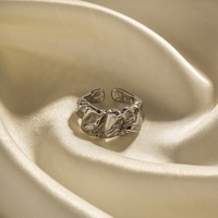 Nouveau design de bague en acier inoxydable plaqué or PVD 18 carats étanche à texture irrégulière pour femmes