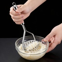 Roestvrijstalen aardappelstamper, groente- en fruitpureepers, handmatige babyvoedselstamper, keukenhulpmiddel voor het pureer van pompoen en aardappelen