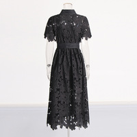 Robe midi personnalisée de style rétro pour femmes avec broderie florale en dentelle à col rabattu Robe à manches courtes à nœud floral évidé