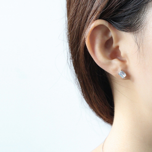 ต่างหูเงินแท้ RINNTIN SE332 ประดับเพชรคิวบิกเซอร์โคเนียทรงเหลี่ยมแบบมรกต สำหรับผู้หญิง - Product Image 4
