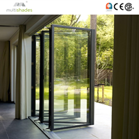 Porte pliante moderne pour la maison, multi-panneaux, style contemporain, offrant une conversion fluide de l'espace intérieur/extérieur pour la zone de vie