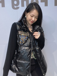 Gilet en coton orné de strass de style européen et américain pour femmes, cardigan zippé, ample et élégant, pour l'hiver - Product Image 1