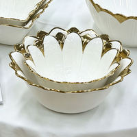 Bloemblaadjesvormige keramische schaal met gouden rand, wit porselein, multifunctionele serveerschaal voor salade, fruit en dessert, set
