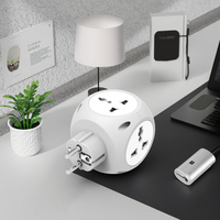 Adaptador de Enchufe Universal con 4 Tomas de Corriente, 1 USB-C, 2 USB-A, CA 110-250V, Diseño Cúbico Portátil con Conexión a Tierra, Enchufes EU, US y CN