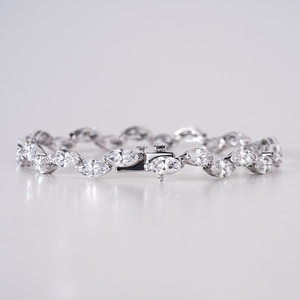 Bracelet en diamant créé en laboratoire en or massif 14 carats pour femmes, bijoux fins élégants avec un éclat radieux et un design classique - Product Image 2