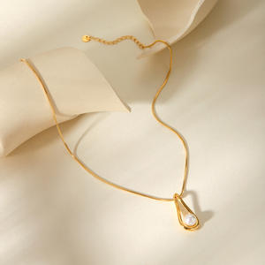 Colliers pendentifs en chaîne serpent en acier inoxydable plaqué or fin, décoration en perles, pendentif en forme de goutte d'eau creux - Product Image 2