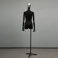 Magnifique modèle de vêtements pour femmes, Mannequin femme noir, torse debout, demi-corps, Mannequin femme pour affichage de vêtements