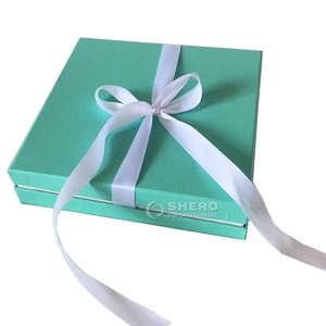 Boîtes cadeaux de luxe en carton recyclé avec logo personnalisé - Product Image 1
