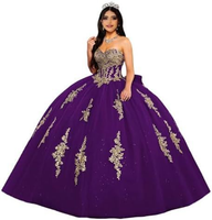 Robe de bal à décolleté cœur, dentelle dorée, broderie perlée, silhouette de robe de bal, jupe en tulle, longueur au sol, tissu scintillant