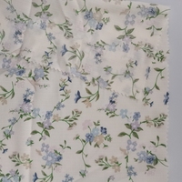 Penjualan laris latar belakang putih krem 160gsm poliester 100% dengan kain Jacquard pola bunga kecil segar untuk gaun