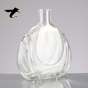 Botella de Whisky de Vidrio Súper Flint en Forma de <span class=keywords><strong>Corazón</strong></span>, Color <span class=keywords><strong>Blanco</strong></span> Cristal, 750 ml, con Tapón de Corcho para Almacenamiento de Licores - Product Image 1