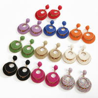 Anting-anting gantung rajutan tangan dari rafia motif tetesan air, terbuat dari paduan seng, tren terlaris, manis, musim panas, mewah sederhana, niche wanita.