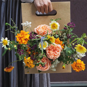 Bolsa <span class=keywords><strong>de</strong></span> Papel Kraft Portátil Personalizada <span class=keywords><strong>de</strong></span> Fábrica para Arreglos Florales, Bolsa <span class=keywords><strong>de</strong></span> Papel Impermeable para Ramos <span class=keywords><strong>de</strong></span> Flores del Día <span class=keywords><strong>de</strong></span> San Valentín - Product Image 2