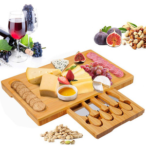 Planche à fromage en bambou Bright Source avec ensemble de couteaux 255 mm carré pour usage domestique - Product Image 3