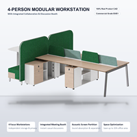 Poste de travail modulaire pour 4 personnes avec espace lounge intégré et écran de séparation acoustique haute performance