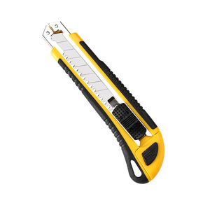 Cuchillo Retráctil de 18 mm con 3 Cuchillas Afiladas, Mango de PVC para Uso en Oficina y Hogar, Personalizable OEM - Product Image 3