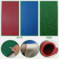 Rouleaux de revêtement de sol PVC Runsure à faible teneur en COV, pose directe sur béton pour terrains de futsal, sûrs pour l'Arabie Saoudite et le Moyen-Orient, prix de gros usine