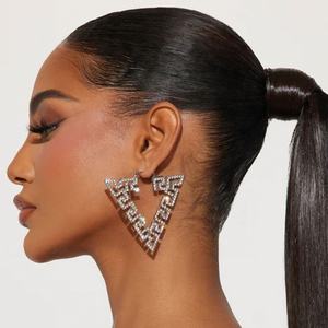 Pendientes de Moda Europeos y Americanos con Pedrería, Diseño de Triángulo con Perlas, Accesorios de Escenario para Mujer - Product Image 1