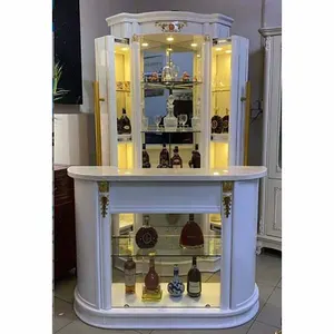 Clásico diseño real blanco comedor Bar exhibición de almacenamiento estantes de vino muebles para el hogar gabinete de vino de madera de lujo con puerta