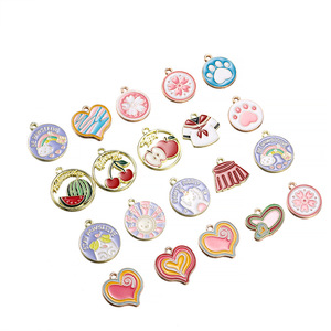 Breloques en alliage de style coréen, forme cœur, motif fruit mignon de dessin animé, pour bijoux DIY, cadeau unisexe, pendentifs en alliage de zinc - Product Image 1