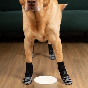 Chaussettes pour chien de grande taille, classiques, chaudes, rayées, imperméables, respirantes, antidérapantes, en coton et PVC, avec sangle et impression décalée - Product Image 6
