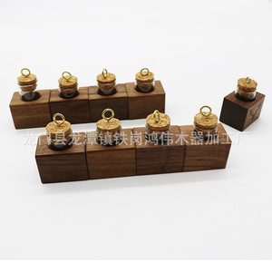 Pendentif diffuseur de parfum créatif en bois pour voiture, avec parfum naturel, en noyer noir, 30x30x40mm, verre 20x35mm, aromathérapie suspendue - Product Image 1