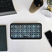 Clavier sans fil mini USB à la mode en gros, rétroéclairage LED RVB pour Mac, Windows, Android, OEM ODM, clavier multifonction intelligent